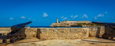 Morro Şatosu (Castillo del Morro) ve Havana limanı boyunca deniz feneri, Havana, Küba