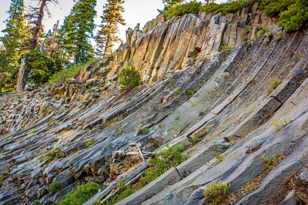 Neobvyklá Skalní Formace Sloupcovitého Čediče Devils Postpile National Monument Kalifornie — Stock fotografie