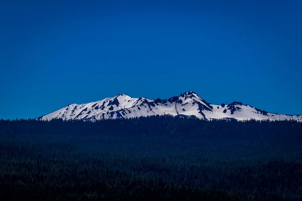 Close Widok Crescent Lake Diamond Peak Który Jest Wulkan Klamath — Zdjęcie stockowe