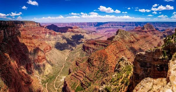 Grand Canyon Ulusal Parkı Kuzey Rim 'den Angels Window' da görülüyor.