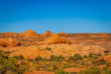Utah, Arches Ulusal Parkı 'nda taşlaşmış kum tepeleri