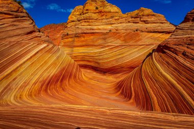 Dalga, Coyote Buttes, Arizona 'da bulunan ve rengarenk ve dalgalı şekilleriyle bilinen ünlü bir kum taşı formasyonudur.
