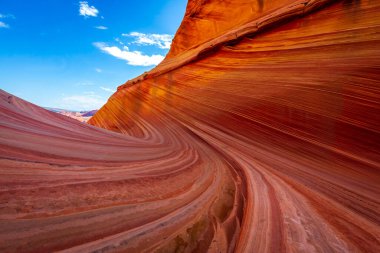 Dalga, Coyote Buttes, Arizona 'da bulunan ve rengarenk ve dalgalı şekilleriyle bilinen ünlü bir kum taşı formasyonudur.