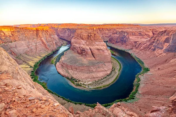 Colorado Nehri 'nin üzerindeki Horseshoe Bend' de, şafakta, sayfa Arizona 'da.