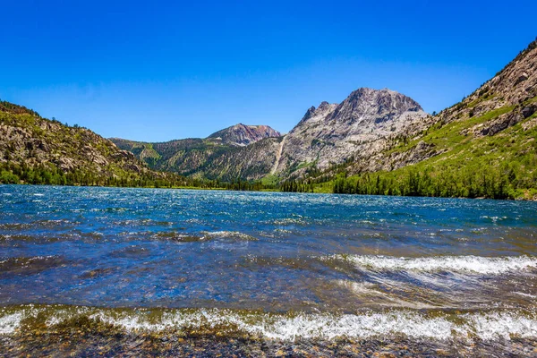 Silver Lake Och Carson Peak Som Del Juni Lake Loop — Stockfoto