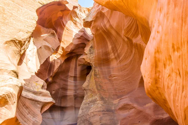 Antelope canyon zandstenen muren — Stockfoto