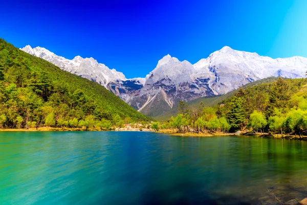 Lijiang: Jadedrache Schneeberg — Stockfoto