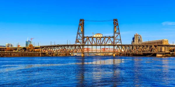 Puente de acero en Portland — Foto de Stock