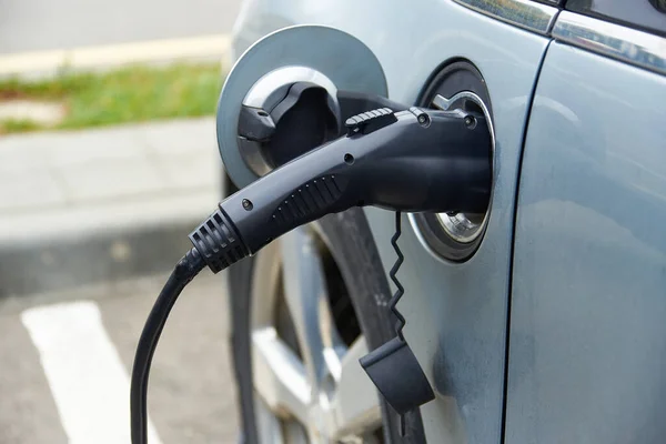 Makinenin elektrik yükü