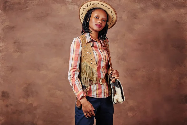 Portrait Une Cowboy Afro Américaine Avec Chapeau Pistolet Dans Étui — Photo