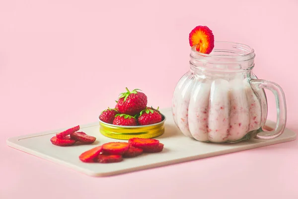 Fresh Strawberry Smoothie Glasses Ripe Strawberries Pink Background — Stock Photo, Image