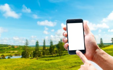 Dikey konumunu, arka plan bulanıklık Golf smartphone telefon kullanarak ele.