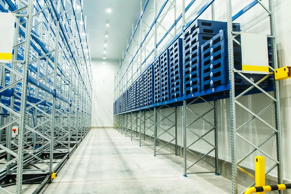 Freezer food storage warehouse spanning form. — Stock Photo, Image