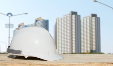 Sanayi profili üzerinde dinlenme Mühendisliği ve güvenlik kask.