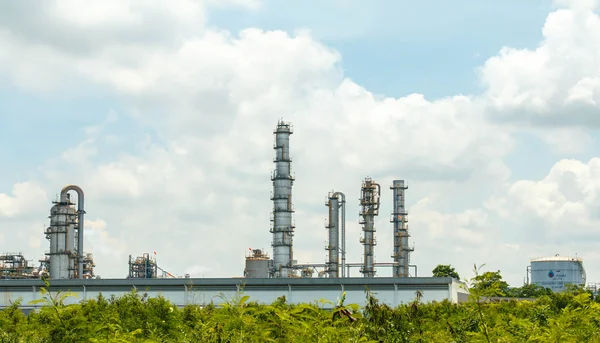 Área industrial de refinaria de petróleo — Fotografia de Stock