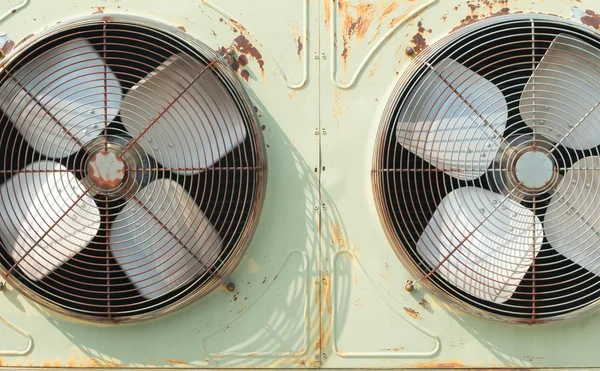 Koelstation voor industriële compressoren in de fabriek — Stockfoto