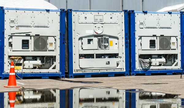 국제 운송에 사용 되는 냉장된 컨테이너 상자. — 스톡 사진