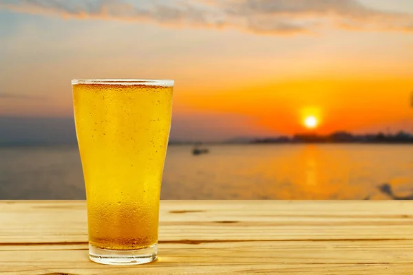 Bicchiere Birra Sullo Sfondo Sfocatura — Foto Stock