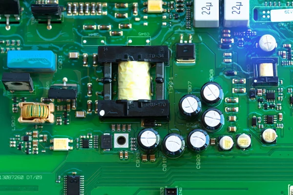 Elektronik devre kartı kapanıyor.