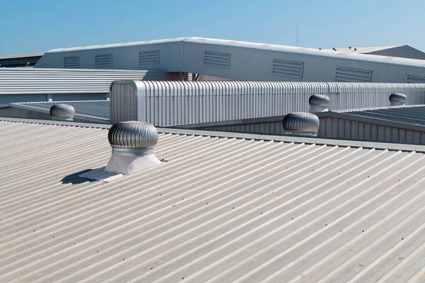 Detale Architektoniczne Dachów Metalowych Budownictwie Komercyjnym — Zdjęcie stockowe
