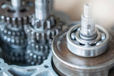 Araç motorunun içinde otomatik vites var..