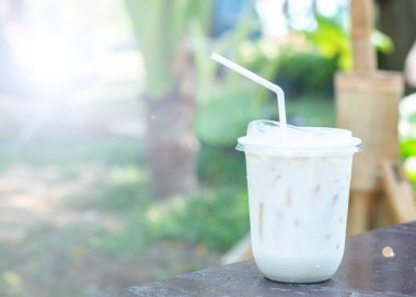 Şekerleme arkaplanı ya da dokusu olan buzlu süt..