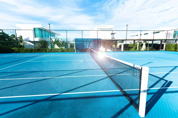 テニスコートでテニスのネット — ストック写真