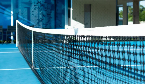 テニスコートでテニスのネット — ストック写真