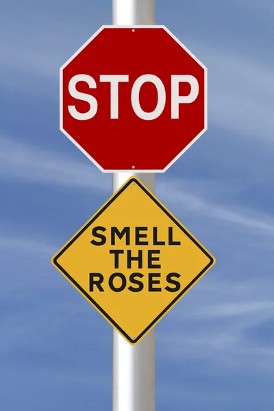 Pare e cheire as rosas Imagem De Stock