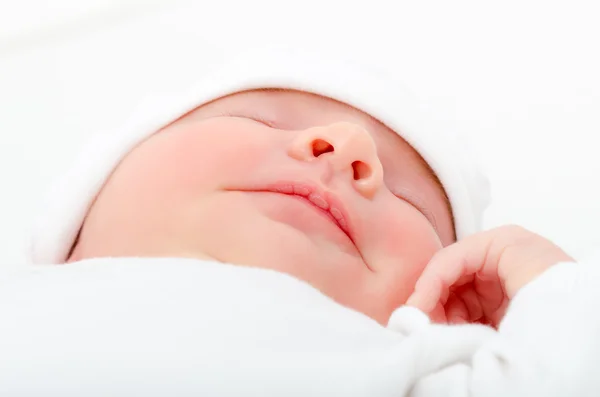 Retrato bonito recém-nascido bebê dormindo — Fotografia de Stock