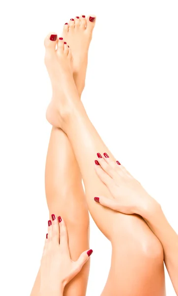 Belas pernas e mãos femininas — Fotografia de Stock