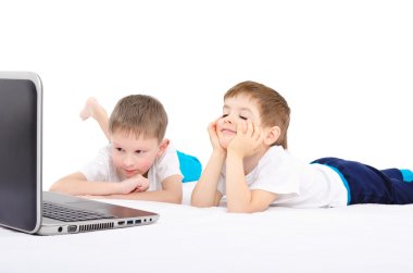 İki erkek laptop arıyorum
