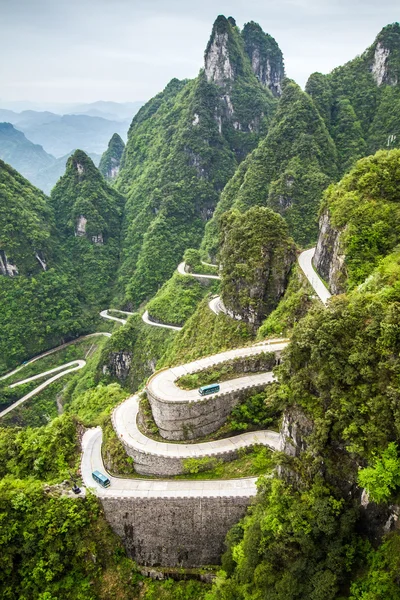 China, Mount tianmen shan, Serpentine wird 99 — Stockfoto