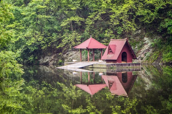 China, el monasterio de Wudang, lago — Foto de Stock