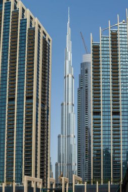 20.03.02, Dubai, Birleşik Arap Emirlikleri. Dubai 'deki Burj Halife Kulesi - dünyanın en yüksek gökdeleni (828 metre) ve şehir binası. Kentsel kentin finans bölgesi ve iş alanı, BAE