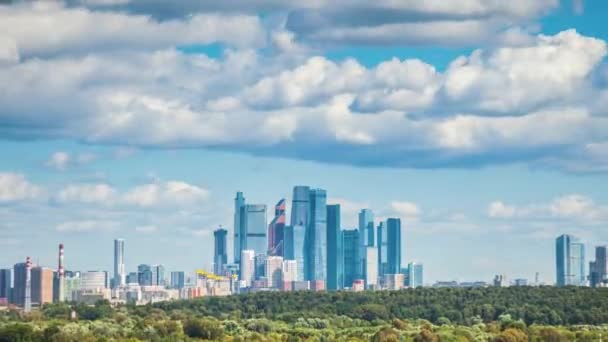Moskva Skyline Stad Skyskrapor Och Grön Natur Skog Tid Förflutit — Stockvideo