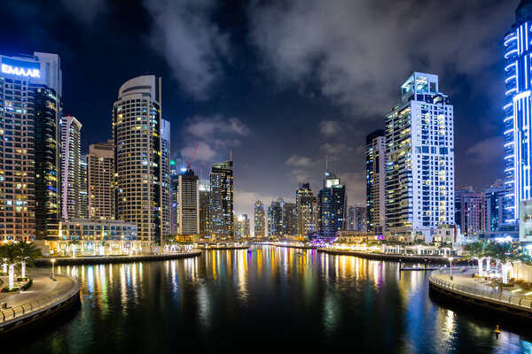 2020/02/28, Dubai, UAE. Дубайская набережная Марина ночью