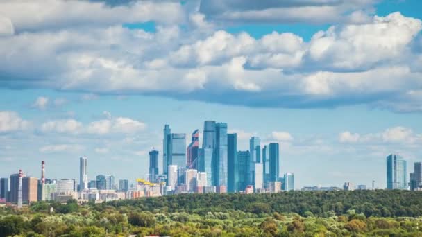 莫斯科的天际线 城市摩天大楼和绿色自然林的时间差4K Fps — 图库视频影像