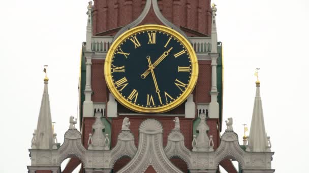 Moscow Russia Kremlin Famous Clock Spasskaya Tower Close — Stock Video