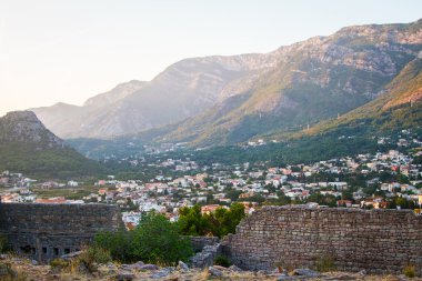 Karadağ, Sutomore, kale üzerinden kenti