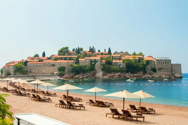 Montenegro, praia da cidade Sveti Stefan — Fotografia de Stock