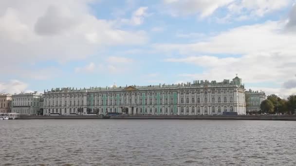 Saint-Petersburg, Hermitage ve Neva Nehri — Stok video