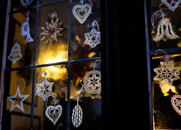 Christmas Decorations Old Wooden Window Beautiful Handmade Crochet Snowflakes Stars — Foto Stock