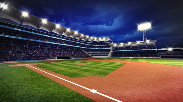 Estádio de beisebol iluminado com espectadores e grama verde — Fotografia de Stock