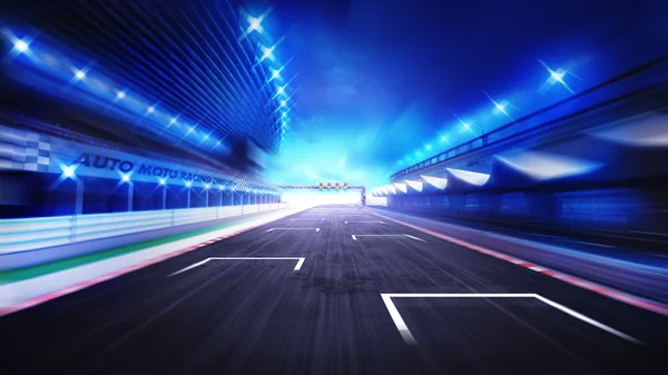 Racecourse terminar estrada reta com céu borrado à noite — Fotografia de Stock