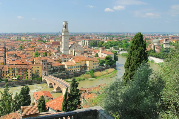 Eski şehir Verona, İtalya görüntülemek — Stok fotoğraf