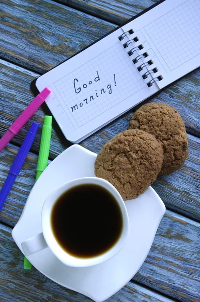 Kopp färsk espresso på bord Stockfoto