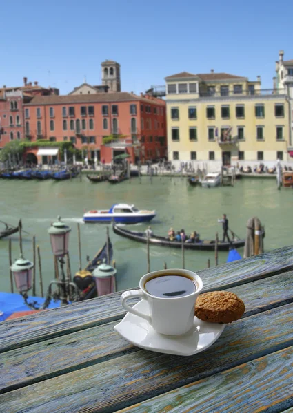 Filiżanka kawy z widokiem na Venice — Zdjęcie stockowe