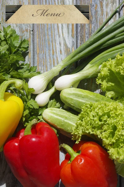 Frisches Gemüse auf Holz Hintergrund — Stockfoto