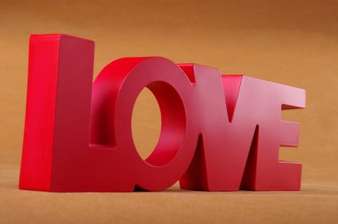 Aşk Turuncu zemin üzerine yazı